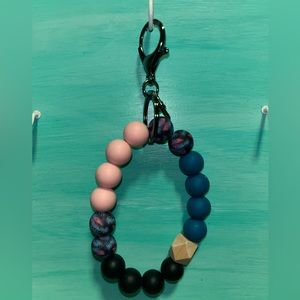 Silicone bead wristlet keychain